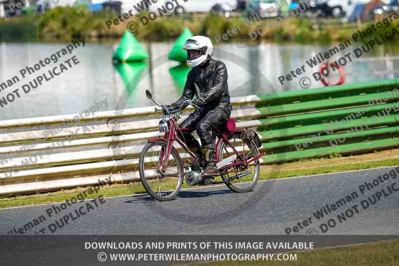 Vintage motorcycle club;eventdigitalimages;mallory park;mallory park trackday photographs;no limits trackdays;peter wileman photography;trackday digital images;trackday photos;vmcc festival 1000 bikes photographs